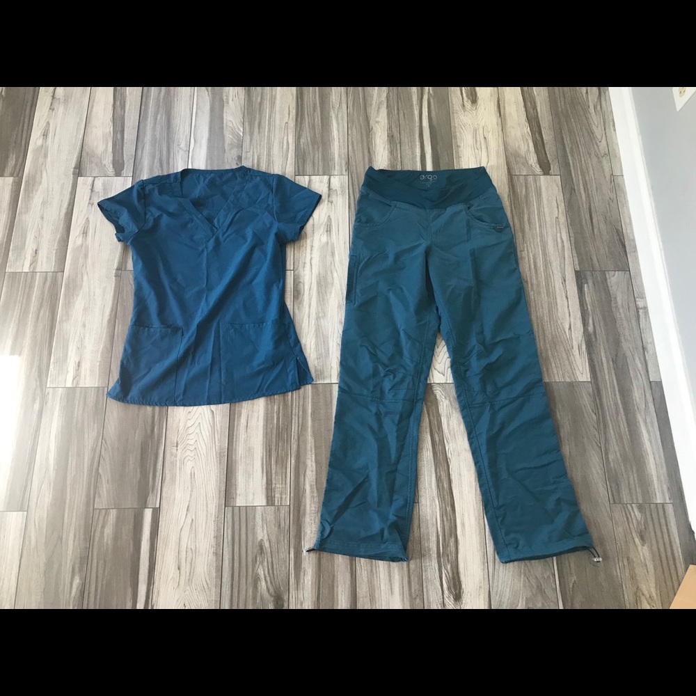 Scrub set